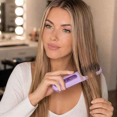 Brosse lissante chauffante disponible en plusieurs couleurs
