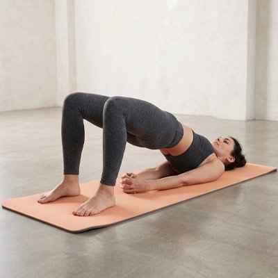 Tapis de yoga réduit la pression sur les genoux